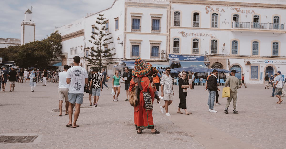 découvrez essaouira, la perle de la côte atlantique du maroc, célèbre pour ses plages envoûtantes, sa médina classée au patrimoine mondial de l'unesco et son ambiance artistique unique. plongez dans son riche patrimoine culturel et savourez une cuisine locale irrésistible.