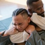découvrez des informations essentielles sur le 'choking', ses causes, ses symptômes et les mesures de prévention. apprenez comment réagir face à des situations d'étouffement pour garantir la sécurité de vos proches.