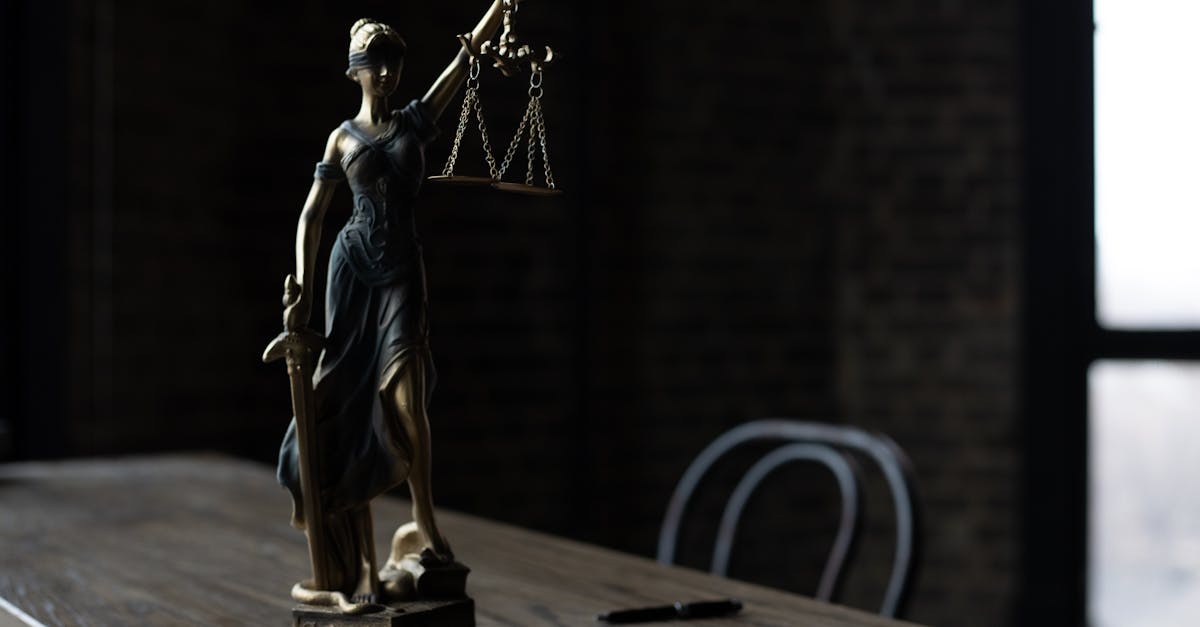 découvrez la loi badinter, une législation majeure en france qui régit la responsabilité civile et les accidents de la circulation. informez-vous sur ses implications, ses objectifs de protection des victimes et son impact sur le système judiciaire.