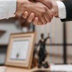 découvrez la loi badinter, une législation française essentielle qui régule la responsabilité civile, en protégeant les victimes d'accidents et en facilitant l'indemnisation. explorez son impact sur le droit français et son rôle dans la protection des droits des victimes.