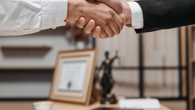 badinter law découvrez la loi badinter, une législation française essentielle qui régule la responsabilité civile, en protégeant les victimes d'accidents et en facilitant l'indemnisation. explorez son impact sur le droit français et son rôle dans la protection des droits des victimes.