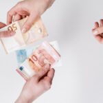 découvrez tout ce qu'il faut savoir sur les frais de virement bancaire, y compris les coûts associés, les comparaisons entre les banques et les astuces pour minimiser ces frais lors de vos transactions financières.