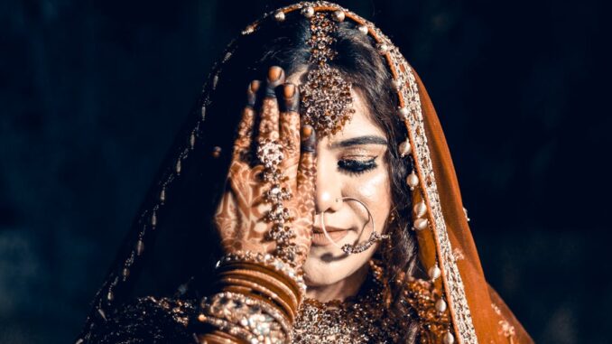 henna stains découvrez l'univers fascinant des taches de henné, leur signification culturelle, les différentes techniques d'application et nos conseils pour un résultat éclatant et durable !