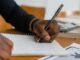 découvrez des conseils et techniques pour améliorer l'écriture des gauchers. apprenez à surmonter les défis spécifiques et à développer un style d'écriture fluide et confortable. que vous soyez un étudiant ou un professionnel, optimisez votre écriture avec nos astuces spécialement conçues pour les gauchers.