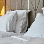 découvrez des solutions efficaces pour éliminer les odeurs de matelas. apprenez des astuces simples et naturelles pour rafraîchir votre literie et assurer un sommeil sain et agréable.