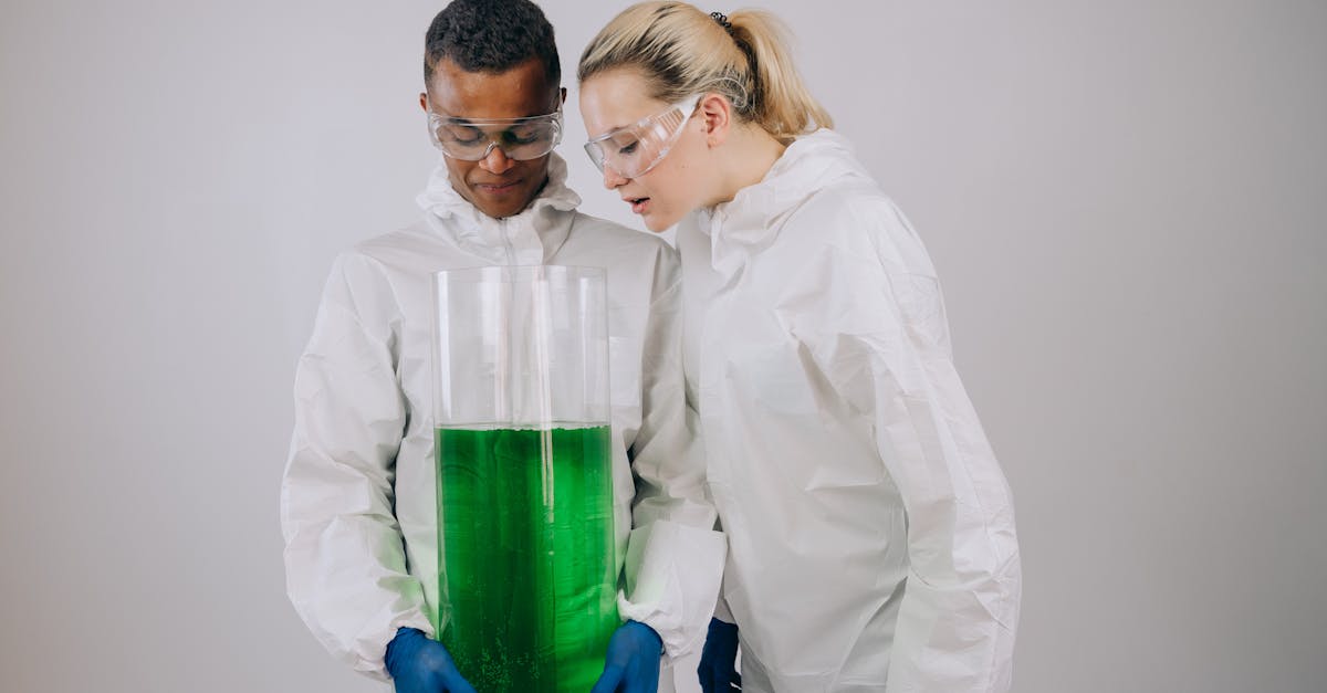 découvrez les bienfaits de l'acide azélaïque pour votre peau. cet actif naturel aide à traiter l'acné, à atténuer les taches brunes et à unifier le teint, tout en étant adapté aux peaux sensibles. apprenez comment l'intégrer dans votre routine skincare et profitez d'une peau éclatante et saine.