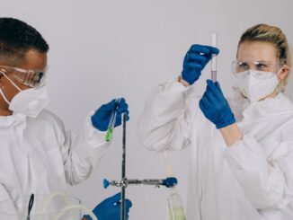 découvrez l'acide azélaïque, un ingrédient clé pour améliorer la texture de votre peau, réduire l'acné et atténuer les taches pigmentaires. apprenez comment l'intégrer dans votre routine de soins pour des résultats éclatants.