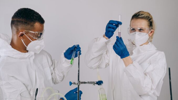 azelaic acid découvrez l'acide azélaïque, un ingrédient clé pour améliorer la texture de votre peau, réduire l'acné et atténuer les taches pigmentaires. apprenez comment l'intégrer dans votre routine de soins pour des résultats éclatants.