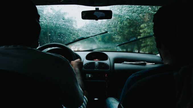 carpooling découvrez le covoiturage : une alternative économique et écologique pour vos trajets quotidiens. partagez vos déplacements, réduisez vos frais et faites de nouvelles rencontres tout en préservant l'environnement.