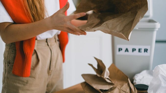 decluttering découvrez l'art du decluttering : transformez votre espace de vie en un havre de paix en désencombrant efficacement. apprenez des astuces pratiques pour organiser vos objets, réduire le désordre et créer un environnement serein qui favorise le bien-être. adoptez un mode de vie minimaliste et retrouvez clarté et sérénité au quotidien.