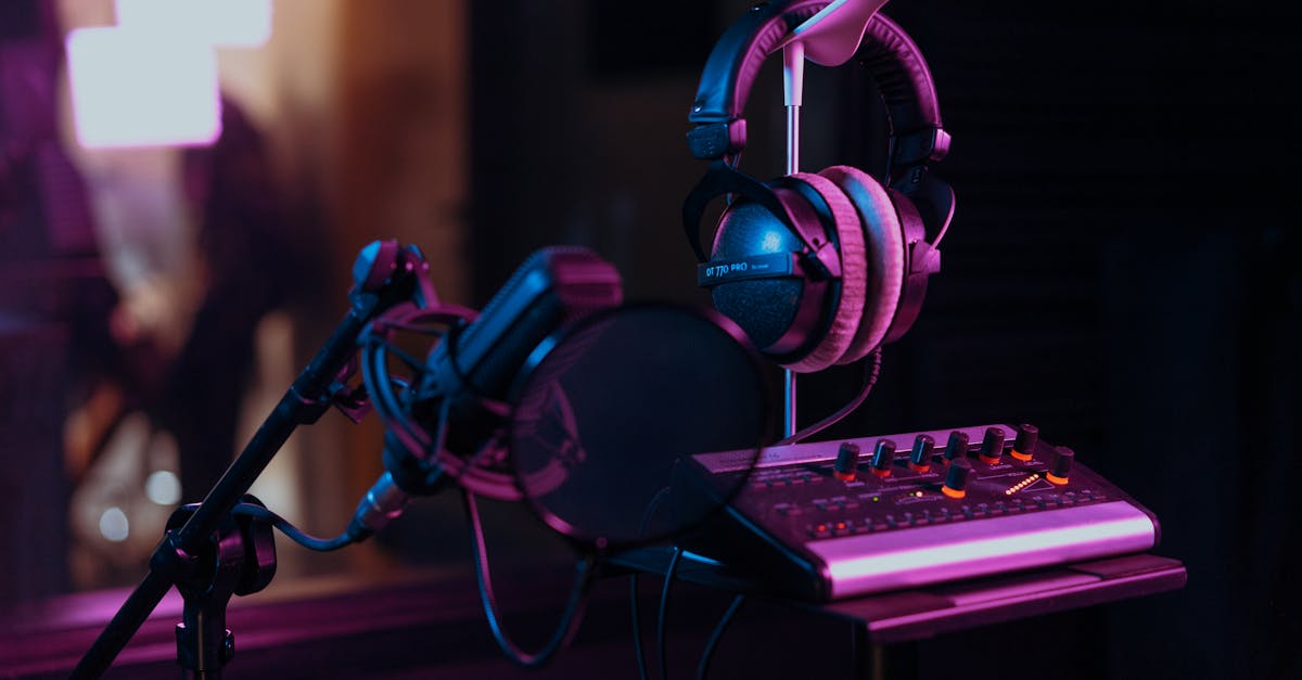 découvrez notre large sélection d'équipements dj, incluant des platines, consoles et casques de qualité professionnelle pour tous les niveaux. équipez-vous pour mixer comme un pro et faites vibrer la piste de danse !