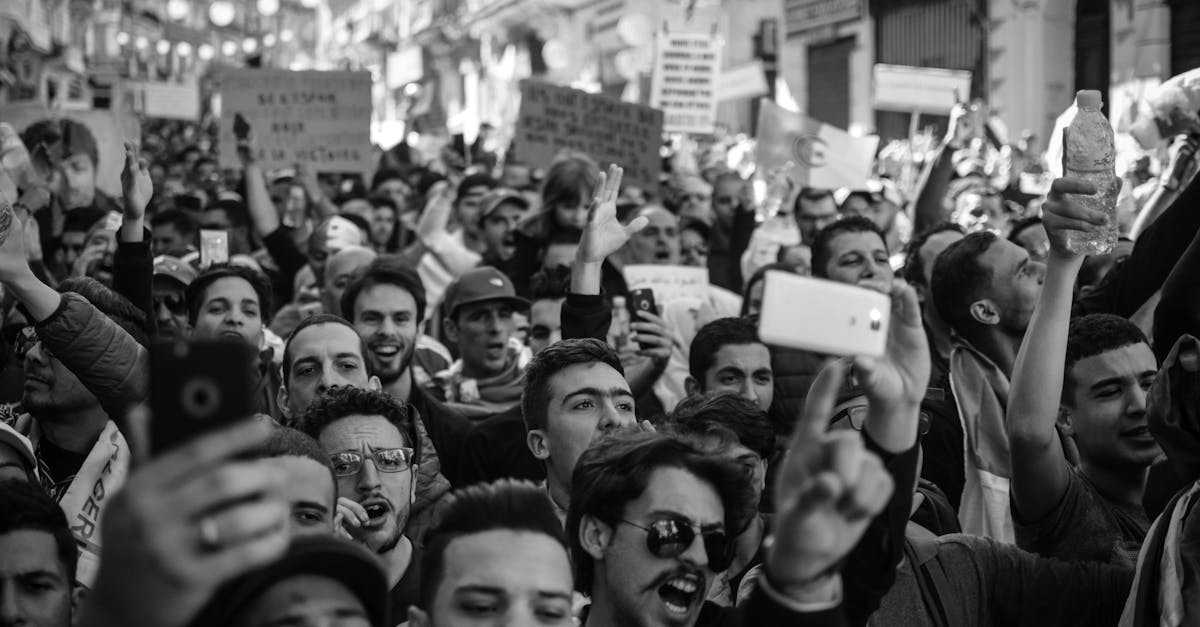 découvrez l'impact et les enjeux des manifestations des agriculteurs, qui soulèvent des questions cruciales sur la durabilité, la justice sociale et l'avenir de l'agriculture. plongez dans l'analyse des motivations et des revendications des agriculteurs mobilisés pour défendre leurs droits et leur mode de vie.