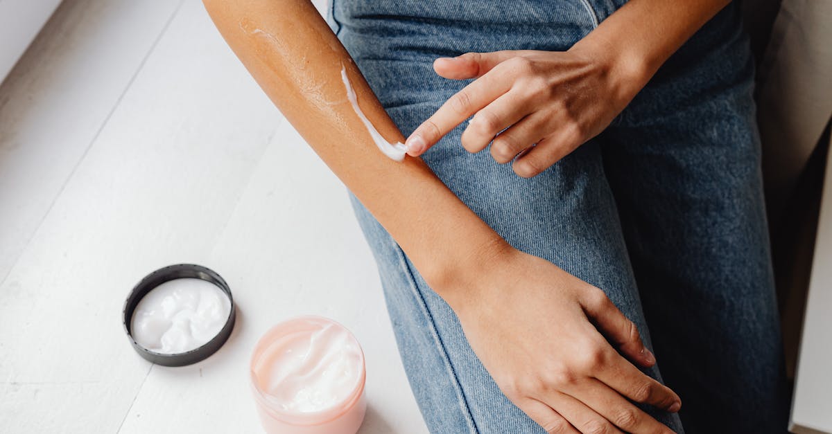 découvrez notre crème pour les mains, formulée pour hydrater en profondeur et protéger votre peau contre les agressions quotidiennes. offrez à vos mains douceur et confort grâce à des ingrédients nourrissants, pour une peau lisse et éclatante.