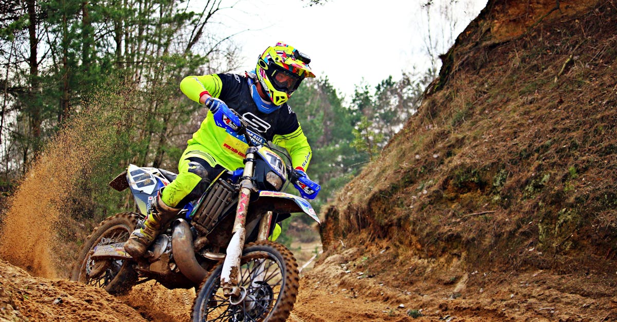 découvrez l'univers du motocross : sensations fortes, compétitions palpitantes et aventures en pleine nature. plongez dans l'univers des pilotes de motocross et explorez les meilleures astuces, conseils et équipements pour profiter pleinement de ce sport extrême.