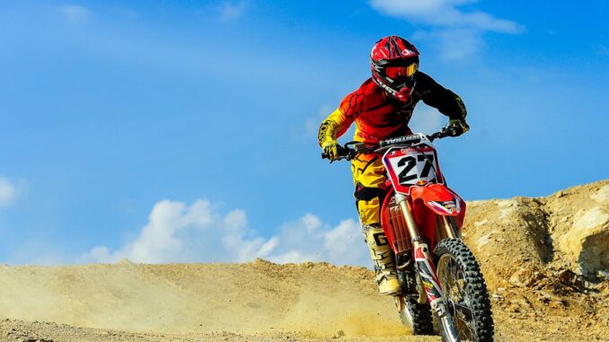 motocross découvrez l'univers passionnant du motocross : des conseils pour débutants, des techniques de conduite, les meilleures motos et tout ce qu'il faut savoir pour pratiquer ce sport extrême en toute sécurité.
