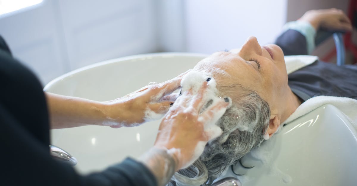 découvrez les causes et les traitements efficaces pour soulager les démangeaisons du cuir chevelu. apprenez à identifier les symptômes et à adopter des soins adaptés pour un cuir chevelu apaisé et en bonne santé.