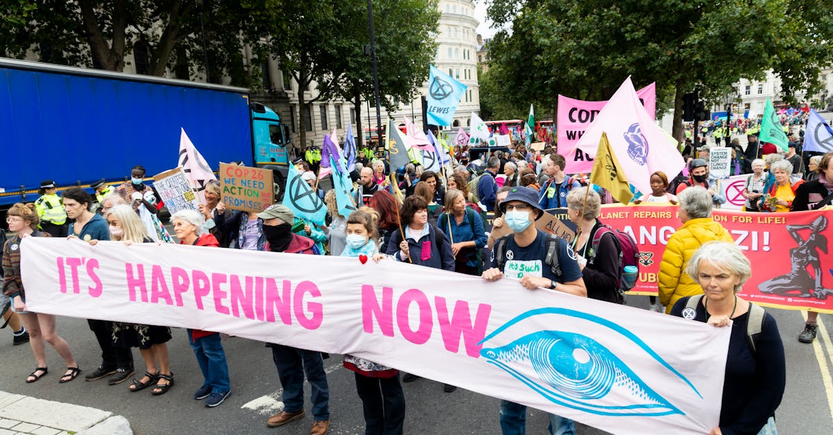 découvrez l'univers captivant de la grève, un mouvement social dynamique qui revendique des droits et améliore les conditions de travail. un regard sur les enjeux, les acteurs et l'impact des grèves à travers le monde.