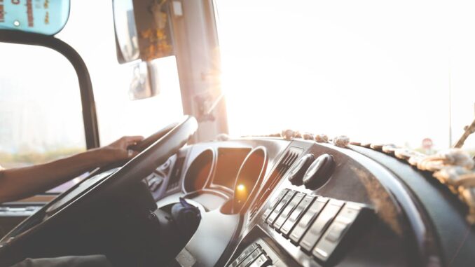 transport découvrez les solutions de transport adaptées à vos besoins, qu'il s'agisse de transport de marchandises, de services de logistique ou de déménagement. optimisez vos déplacements avec nos offres variées et fiables.