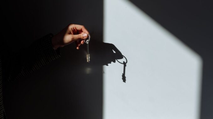 car rental vs buying découvrez les avantages et inconvénients de la location de voiture par rapport à l'achat. faites le meilleur choix pour vos besoins de mobilité, que ce soit pour des trajets occasionnels ou un usage quotidien. informez-vous sur les coûts, la flexibilité et les options disponibles pour optimiser votre budget et votre style de vie.