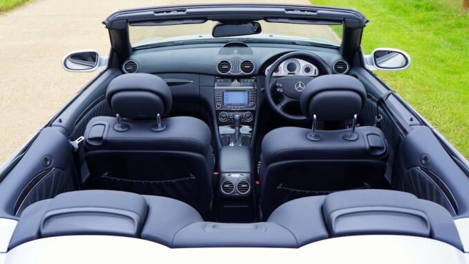 chauffeur découvrez nos services de chauffeur professionnels pour vos déplacements en toute sécurité et confort. que ce soit pour des trajets d'affaires, des événements spéciaux ou des transferts aéroport, nos chauffeurs expérimentés et ponctuels vous garantissent une expérience de transport agréable et fiable.
