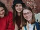 découvrez snapchat, l'application mobile tendance qui permet d'envoyer des photos et des vidéos éphémères à vos amis. explorez des fonctionnalités innovantes comme les filtres créatifs, les stories quotidiennes et les snap map pour rester connecté et partager vos moments en temps réel.