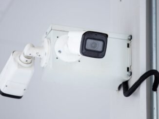 découvrez notre système de surveillance polyvalent, conçu pour garantir la sécurité de vos locaux. avec des fonctionnalités avancées et une interface intuitive, restez connecté et protégez votre environnement en toute sérénité.