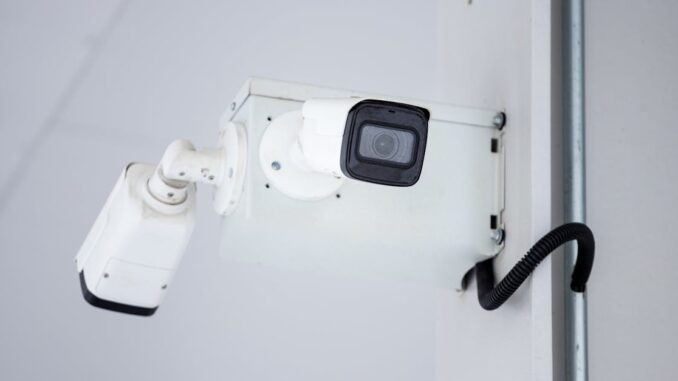 surveillance system découvrez notre système de surveillance polyvalent, conçu pour garantir la sécurité de vos locaux. avec des fonctionnalités avancées et une interface intuitive, restez connecté et protégez votre environnement en toute sérénité.
