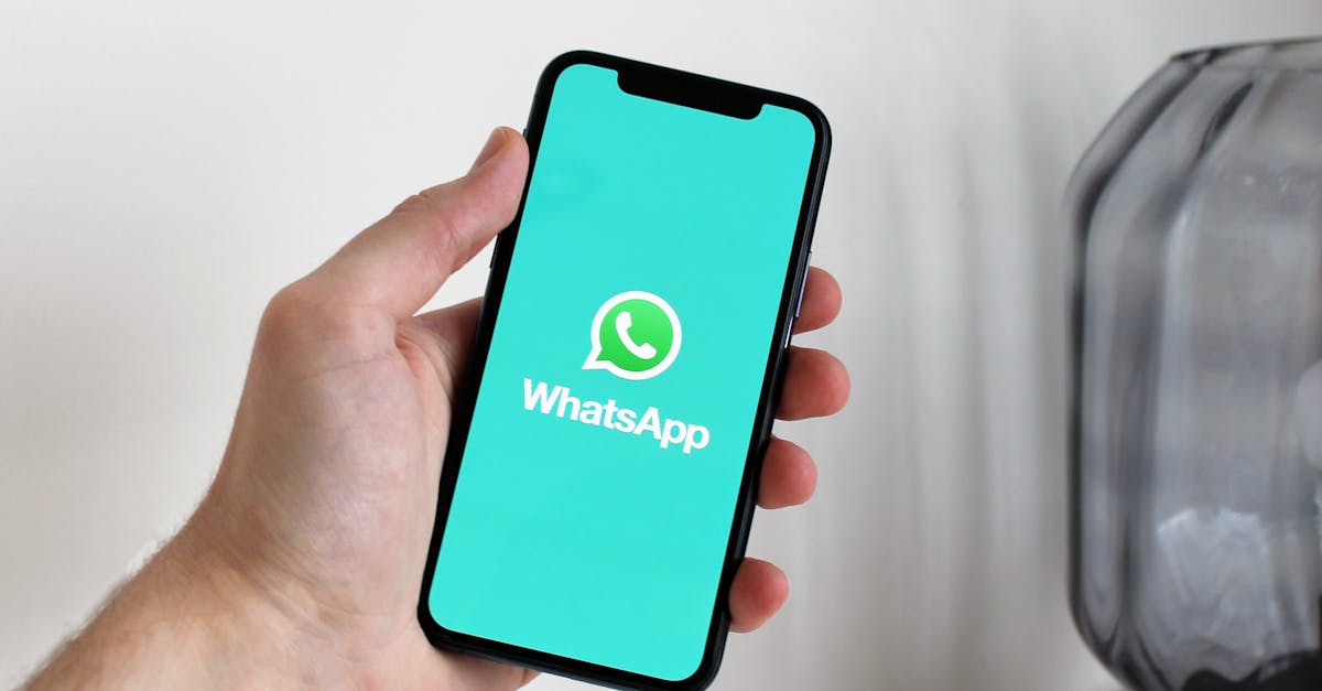 découvrez whatsapp, l'application de messagerie instantanée qui vous permet de communiquer facilement avec vos amis et votre famille. discutez, partagez des photos et des vidéos, et passez des appels gratuits, le tout en quelques clics.